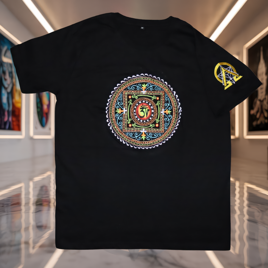 UV-T-Shirt „Mandala Om“ – Schwarz Vorderseite